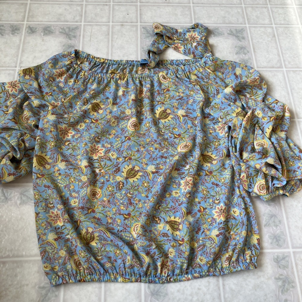 Cece Peasant Top Light Blue W/ Yellow Floral 3/4 ruffle sleeves Size medium